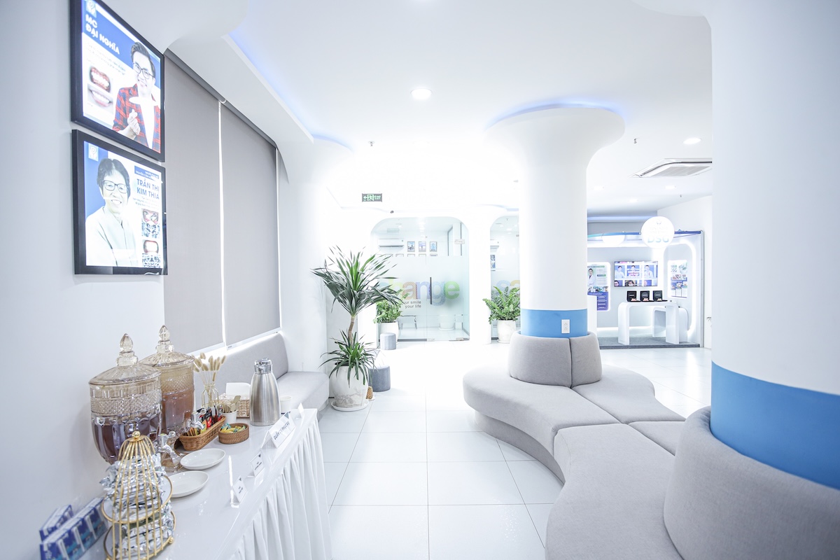 Waiting Area & Reception Lobby at Thegioiimplant.com