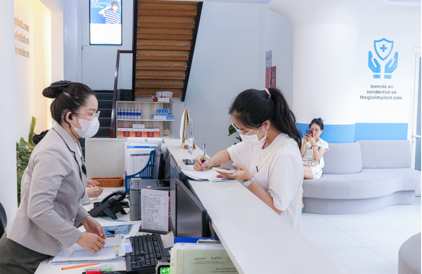 Patients can pay using various payment methods at thegioiimplant