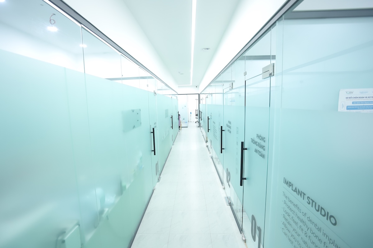 Implant Studio Corridor at Thegioiimplant.com